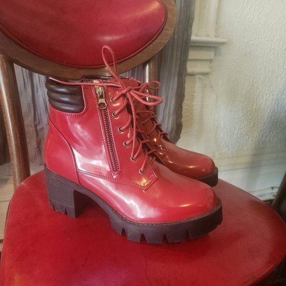 red combat boots with black heel - Picture 6 of 6
